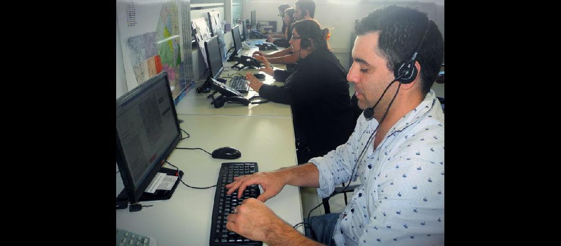 La liacutenea gratuita de WhatsApp recibioacute maacutes de 17 mil mensajes