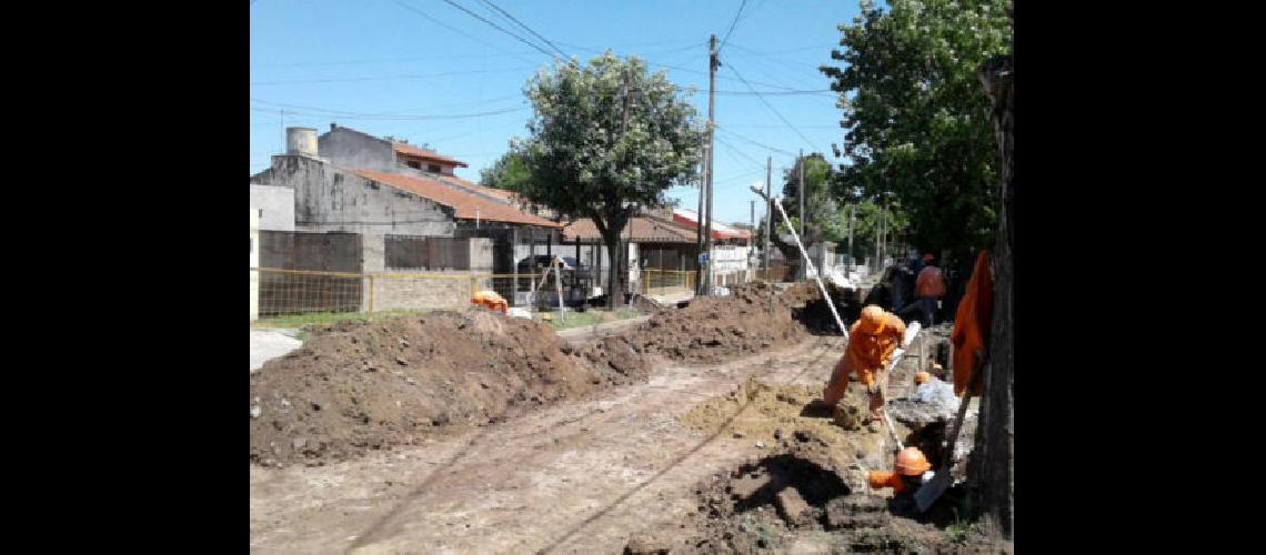 Lomas- trabajan para expandir el servicio de cloacas a maacutes hogares