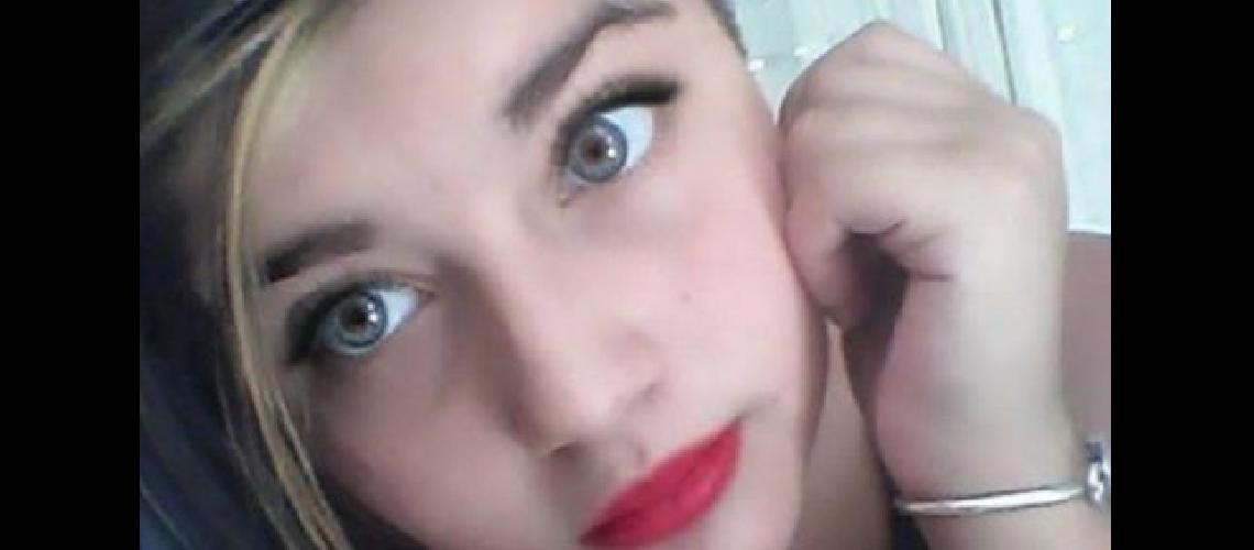 Aparecioacute Gisella en una casa