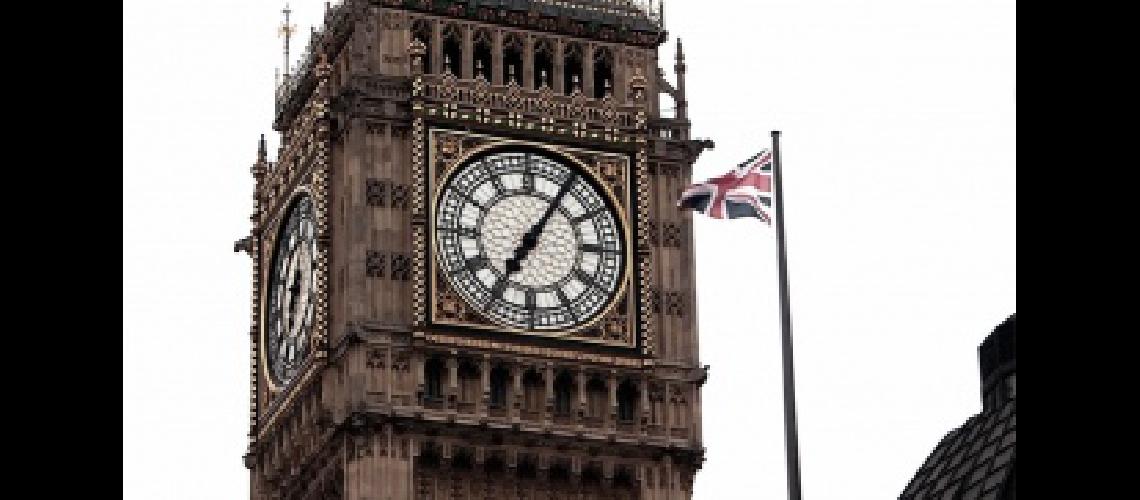 Friacutea recepcioacuten al plan britaacutenico para proteger los derechos de los ciudadanos europeos