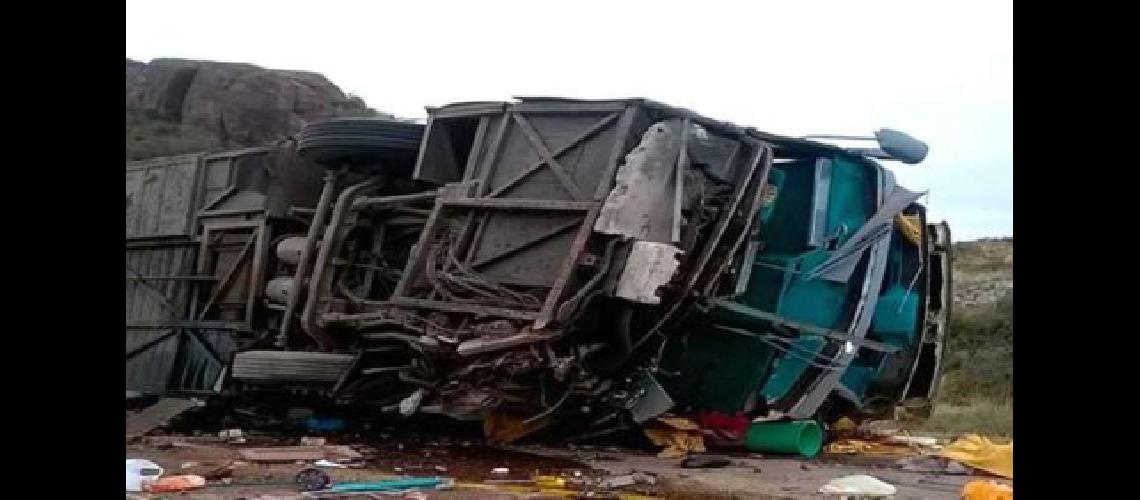 Se elevoacute a 15 la cifra de muertos tras el vuelco de un micro en Mendoza