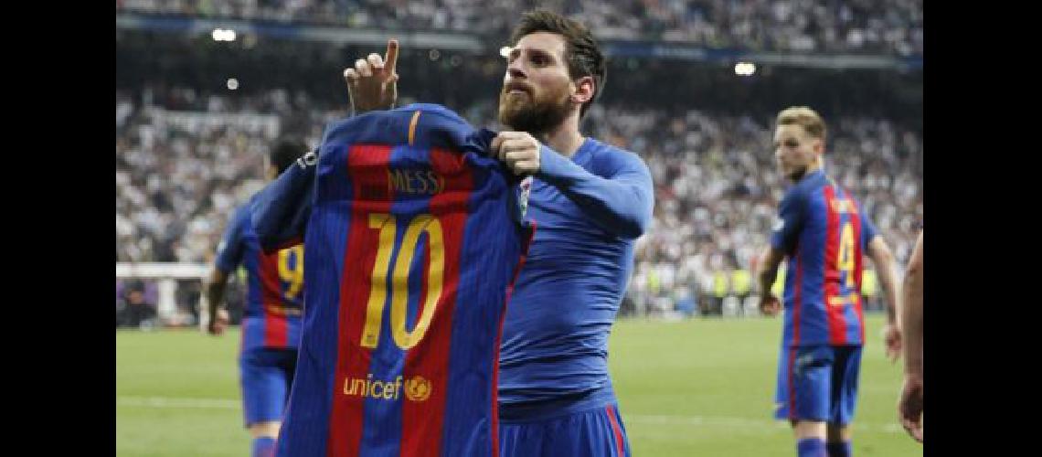 Messi extendioacute su contrato con una claacuteusula de rescisioacuten de 300 millones