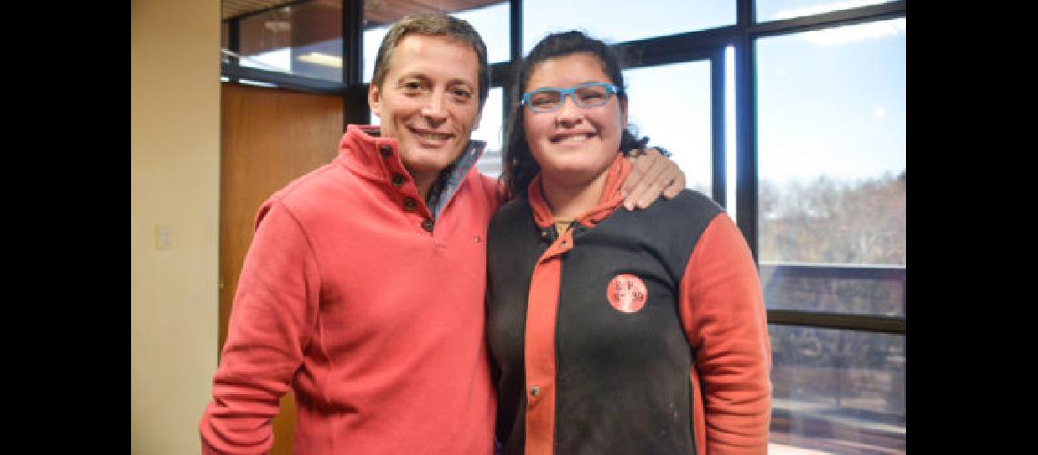 Entregan anteojos a maacutes de 20 vecinos