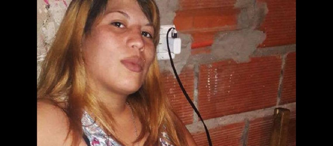 Toman muestras al entorno de la joven asesinada en Glew