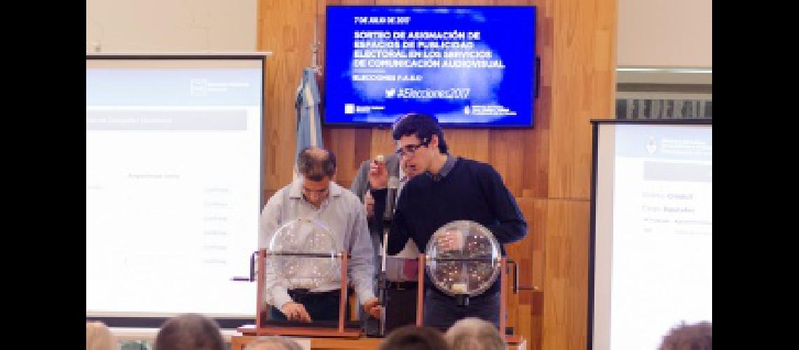 Se sortearon maacutes de 58000 horas de publicidad para las PASO del 13 de agosto