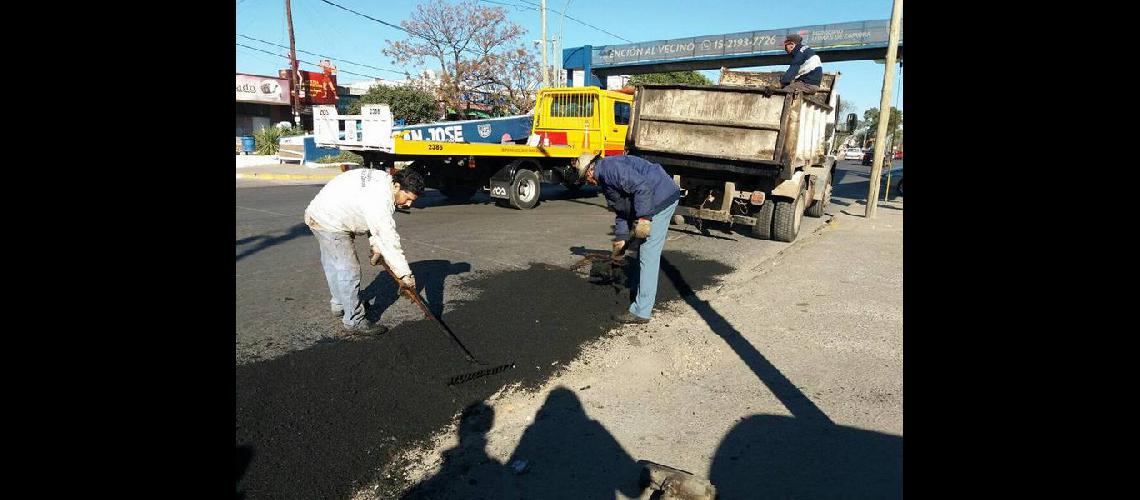 Arreglan baches en cuadras de San Joseacute