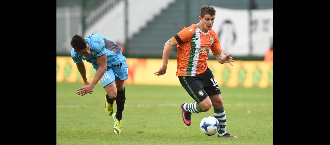 Sperduti acordoacute de palabra su continuidad en Banfield