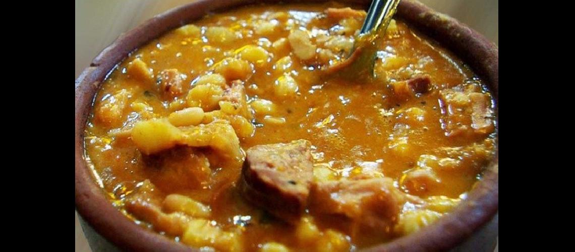 Vendieron locro para juntar fondos