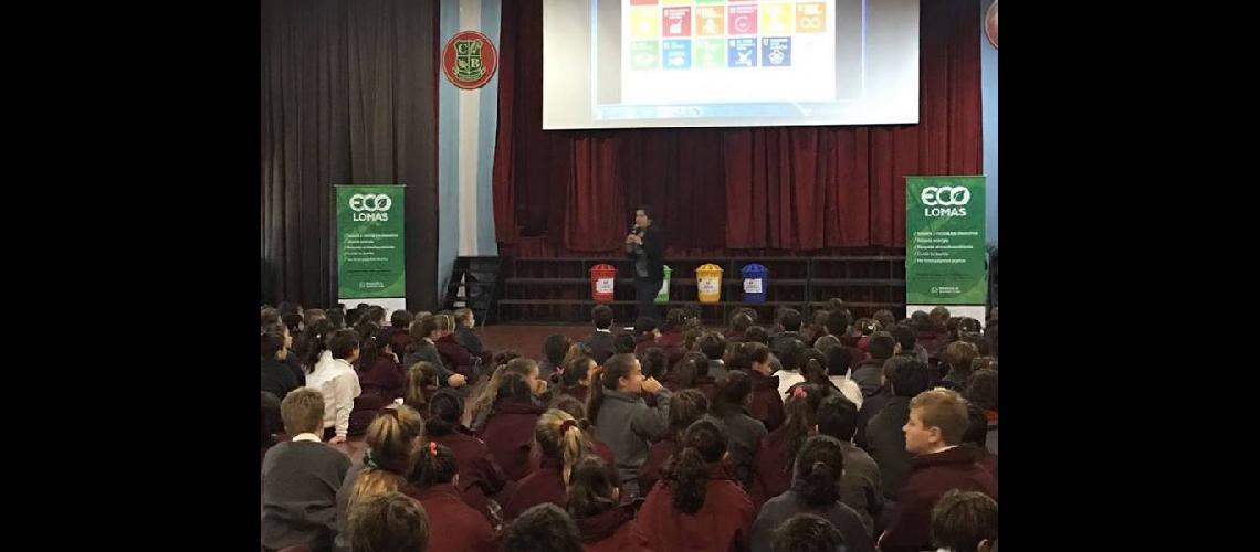 Maacutes alumnos se adhieren a un compromiso ambiental