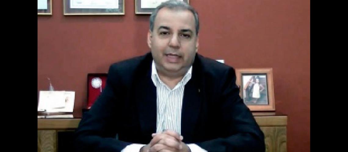 Acusan a un senador por incumplir la ley que impide contratar familiares en el Estado