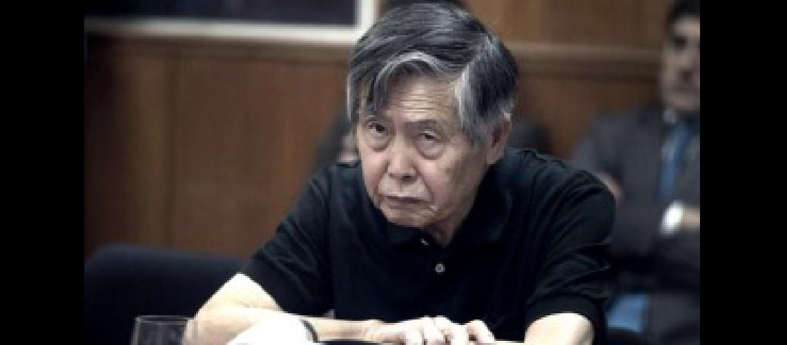 Fujimori tiene que ser indultado por una enfermedad grave dice su meacutedico
