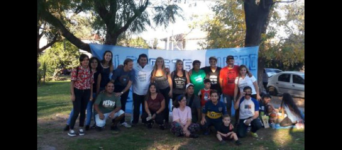 Capacitan y contienen a 40 chicos y joacutevenes del barrio