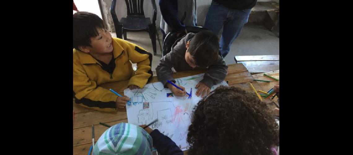 Juntan cacao para una escuela rural
