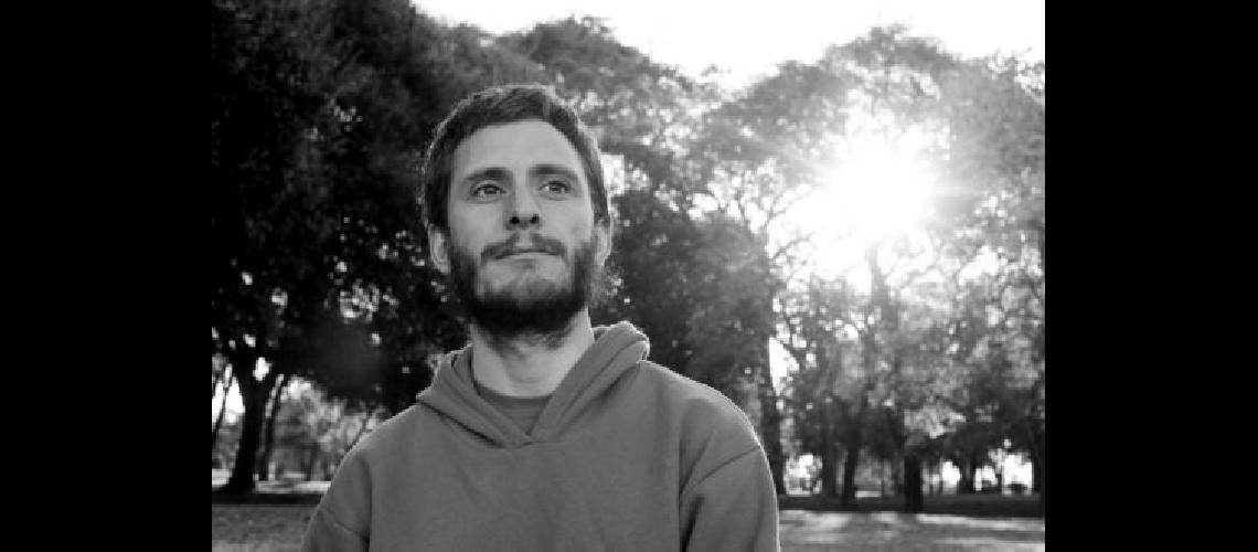 El pianista y compositor Sebastiaacuten Macchi presenta Piano solito