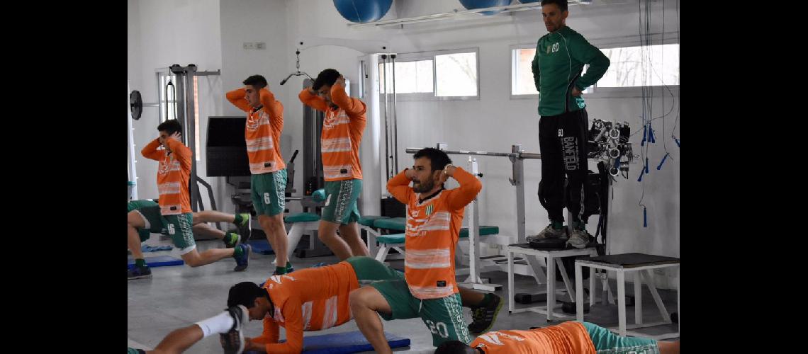 Sin caras nuevas el Taladro volvioacute a los entrenamientos