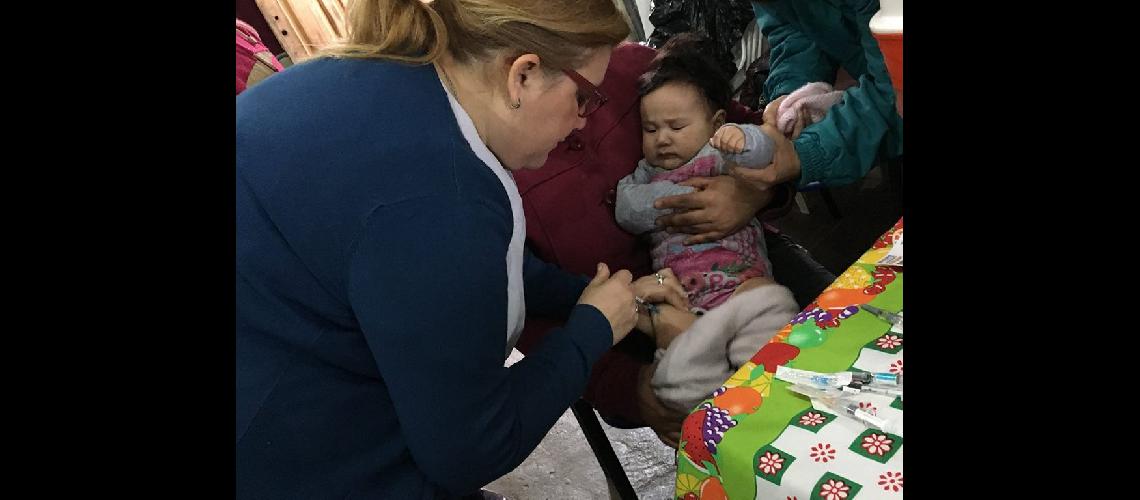 La campantildea de vacunacioacuten ya llegoacute a miles de vecinos de Lomas