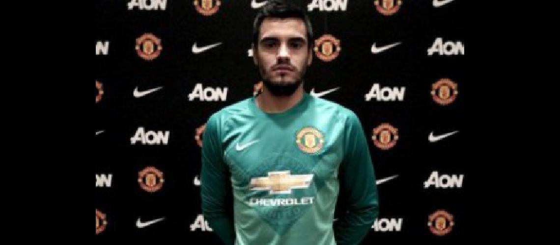 Sergio Romero renovoacute su contrato con Manchester United hasta el 2021