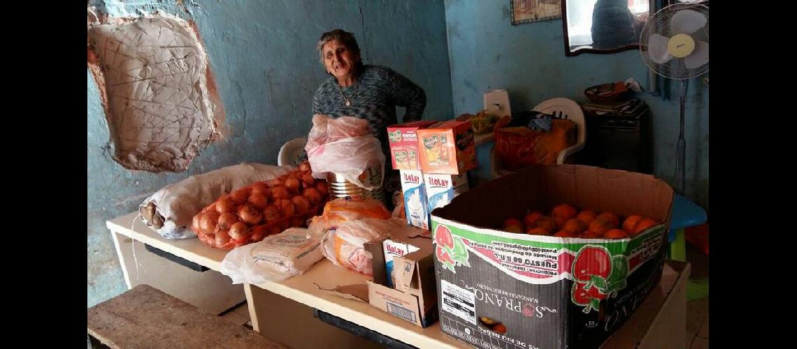 Juntan alimentos para un comedor