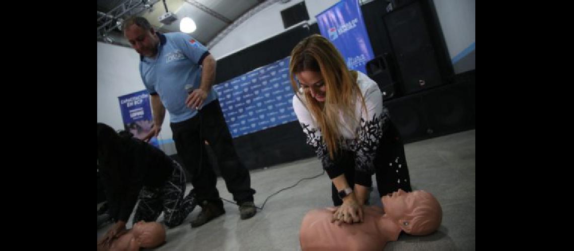 Quieren crear el Diacutea del Hijo para impulsar las ventas