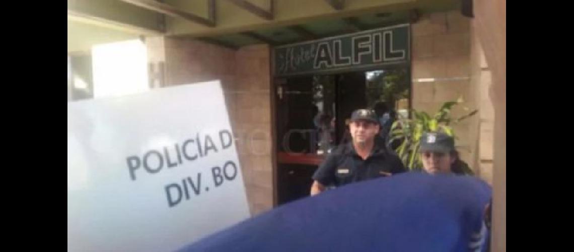 Un policiacutea asesinoacute a una nena y se suicidoacute