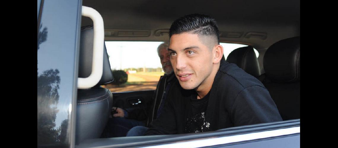 Sin lesioacuten se sumoacute Espinoza a Boca