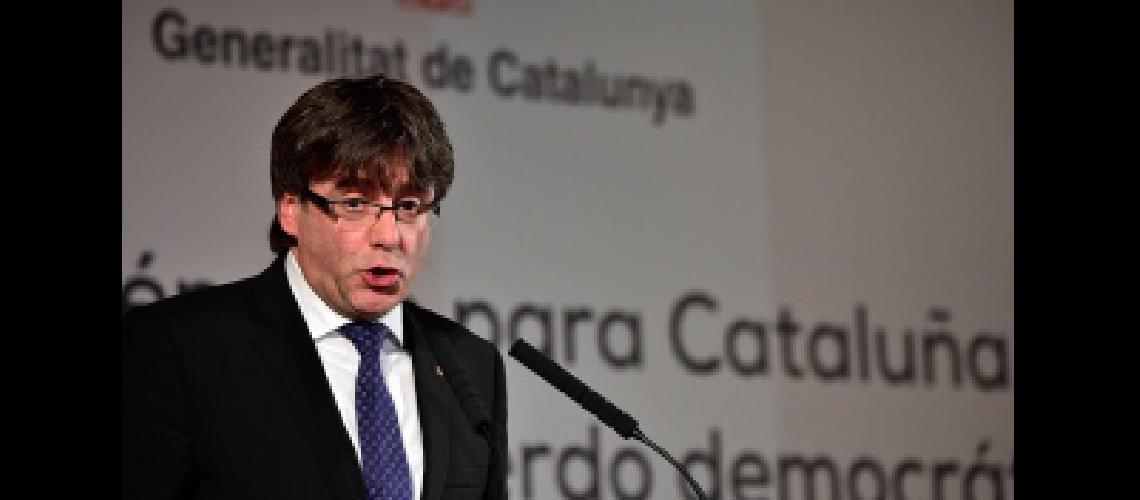 El presidente de Cataluntildea avisa que no acataraacute ser suspendido