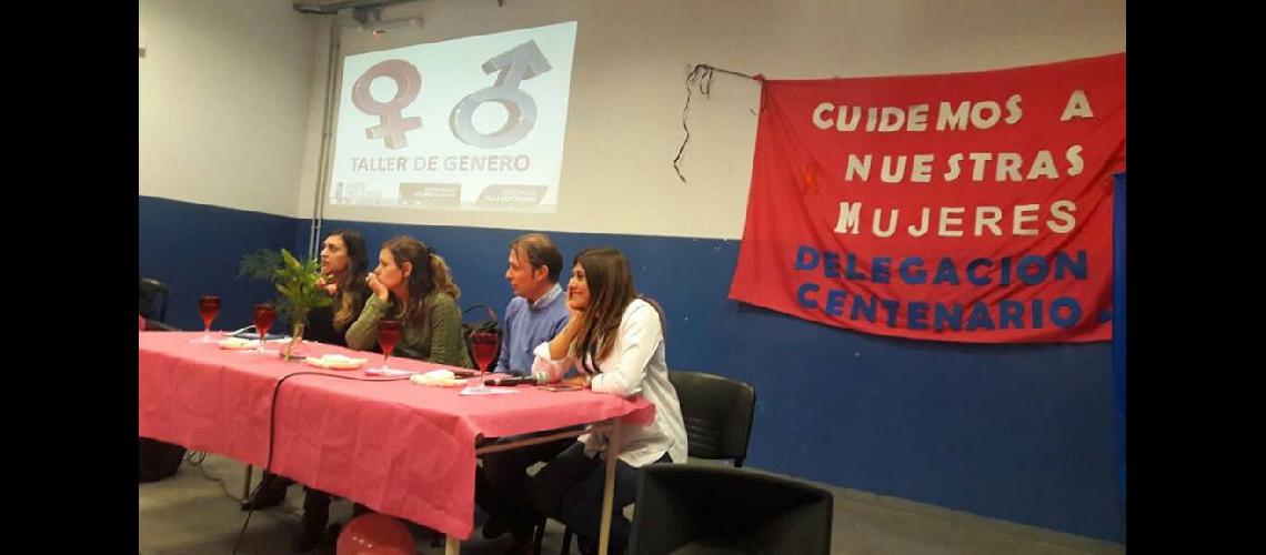 Continuacutean los talleres contra la violencia de geacutenero