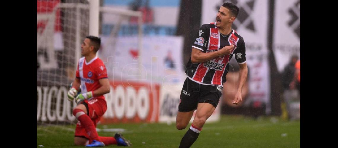 Chacarita retornoacute a Primera Divisioacuten despueacutes de siete antildeos
