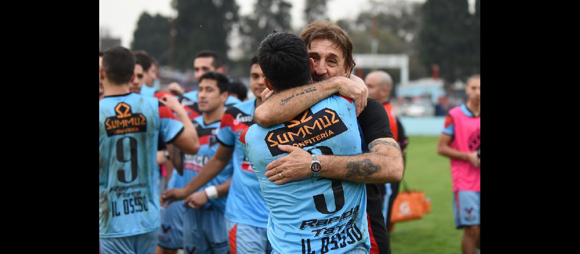 Pablo Vico se reuniraacute hoy con la dirigencia de Brown