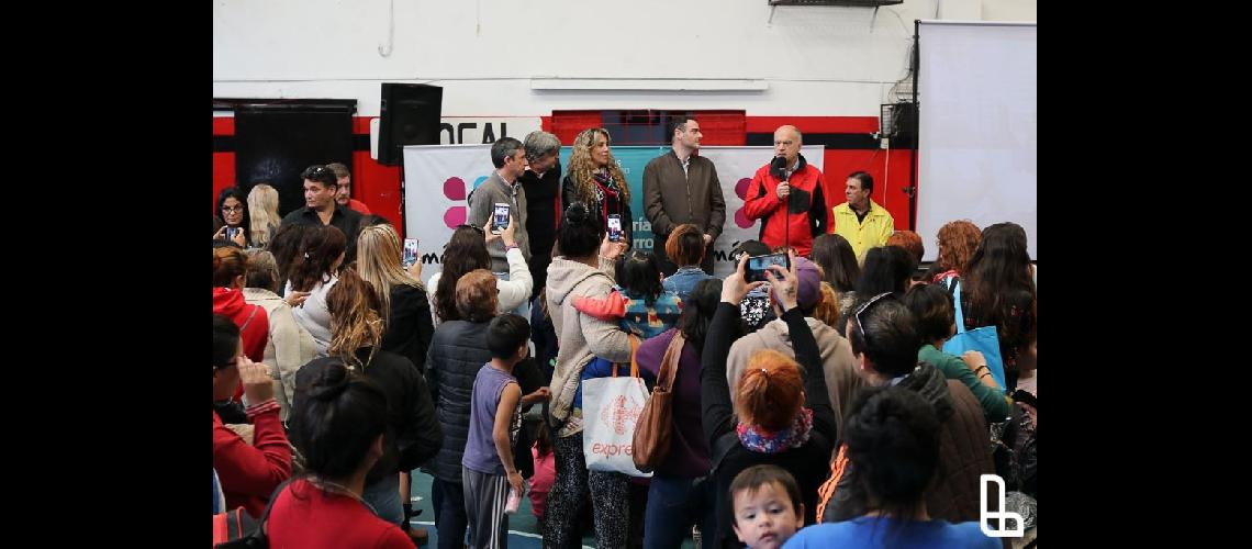 Lanuacutes suma 800 familias al Plan Maacutes Vida