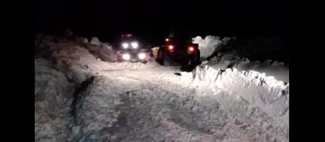Gendarmeriacutea rescatoacute a 23 personas que quedaron varadas en la nieve