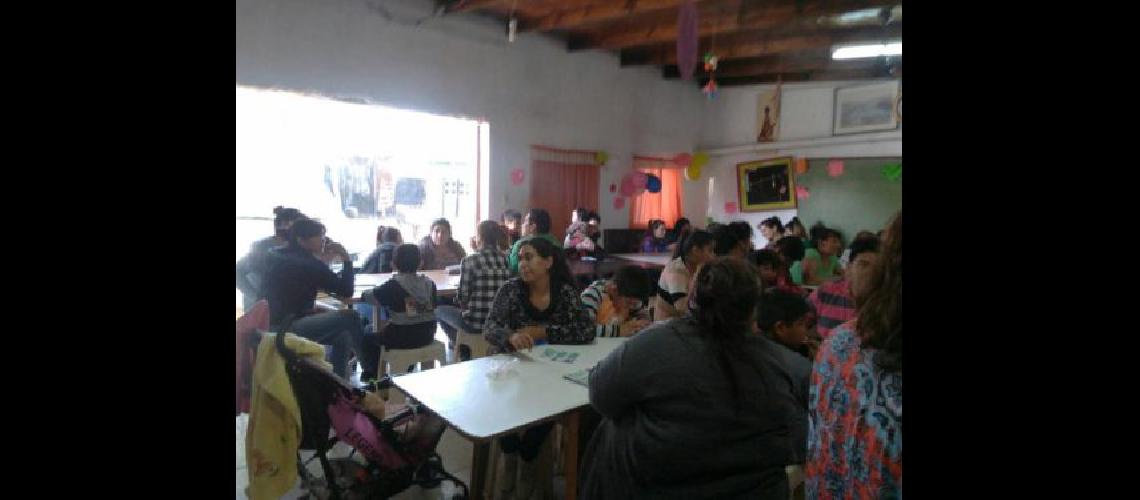 Buscan padrinos