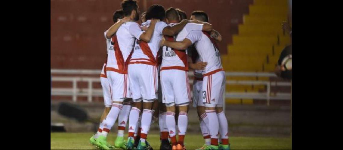 Lo mejor que me podriacutea pasar es seguir en River anuncioacute Barboza