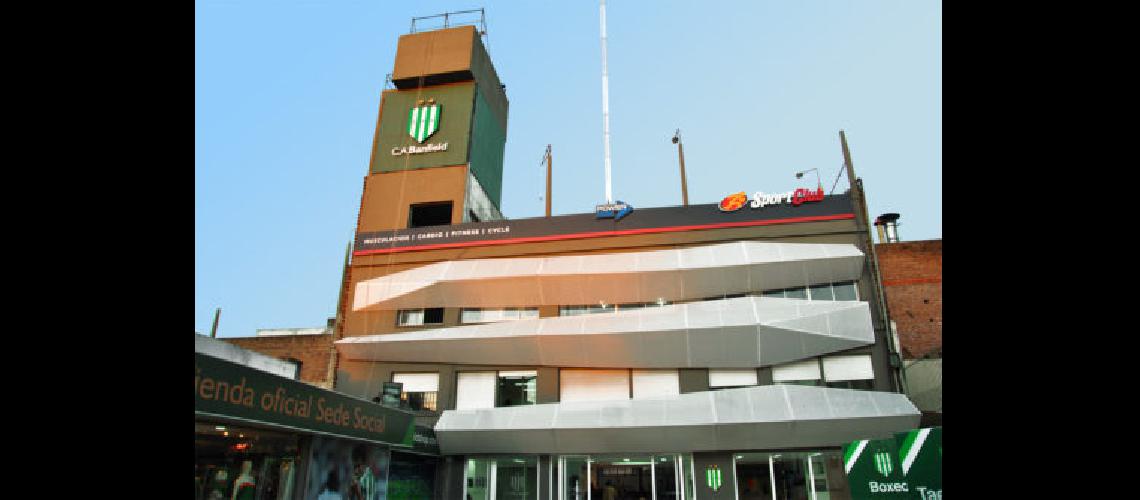 Reciben juguetes en el Club Banfield