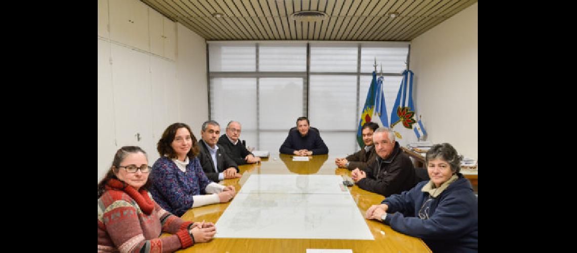 Echeverriacutea firmoacute un acuerdo con la UBA