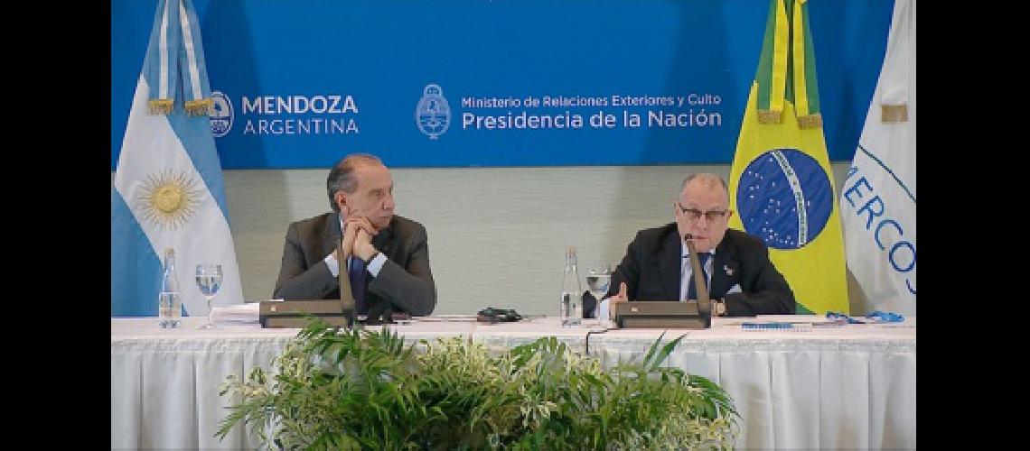 Cancilleres del Mercosur se reuacutenen para suspender a Venezuela por violar la claacuteusula democraacutetica