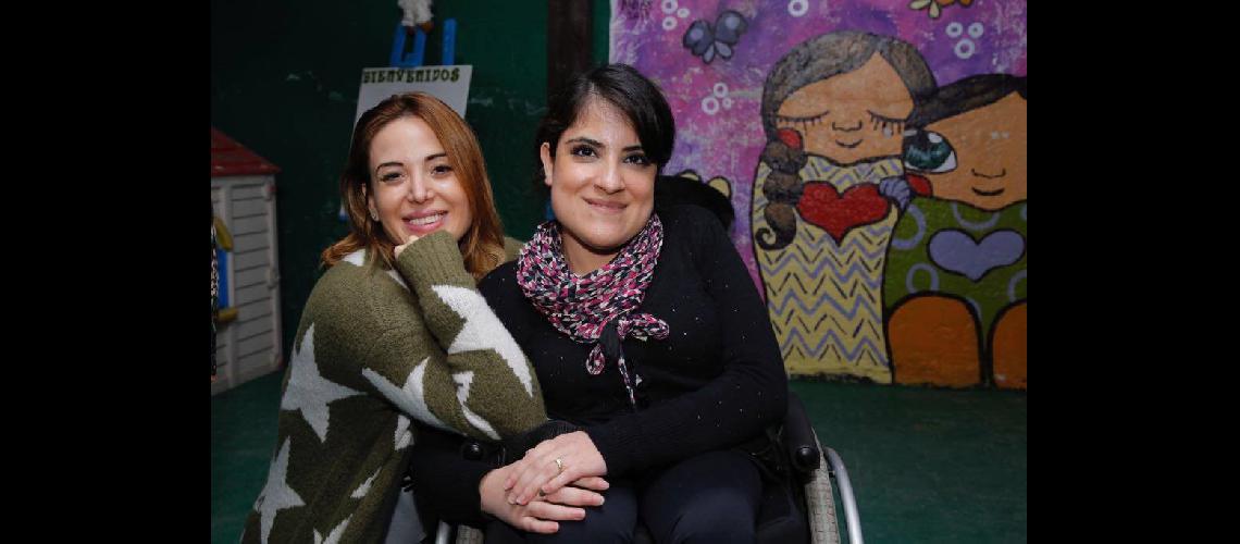Jeacutesica visitoacute una ONG que asiste a vecinos discapacitados