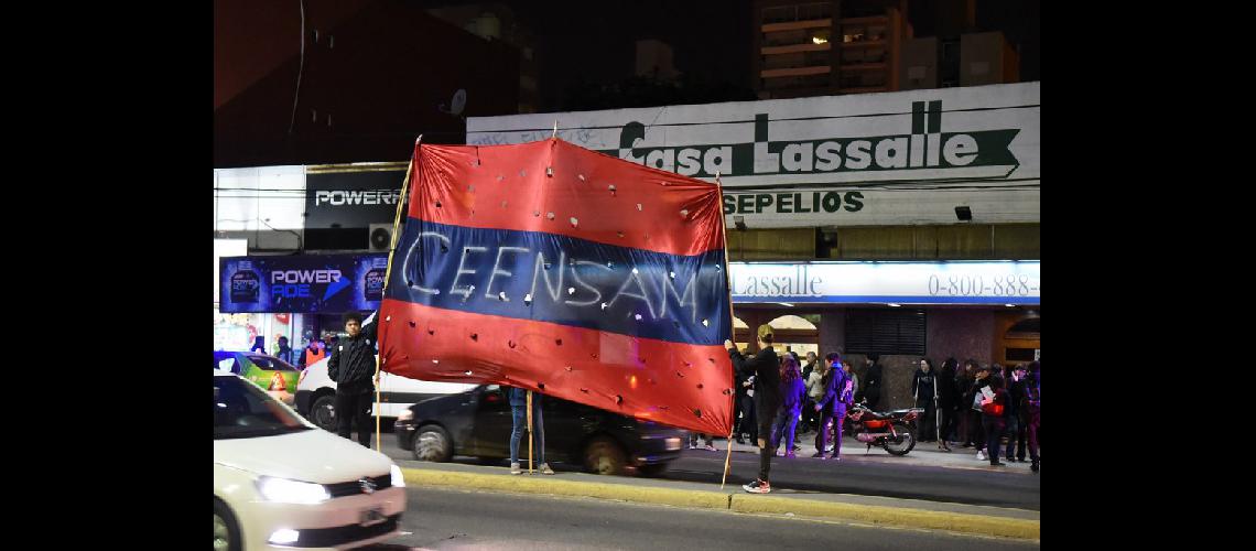 Amigos y familiares marcharon por Anahiacute y la despidieron