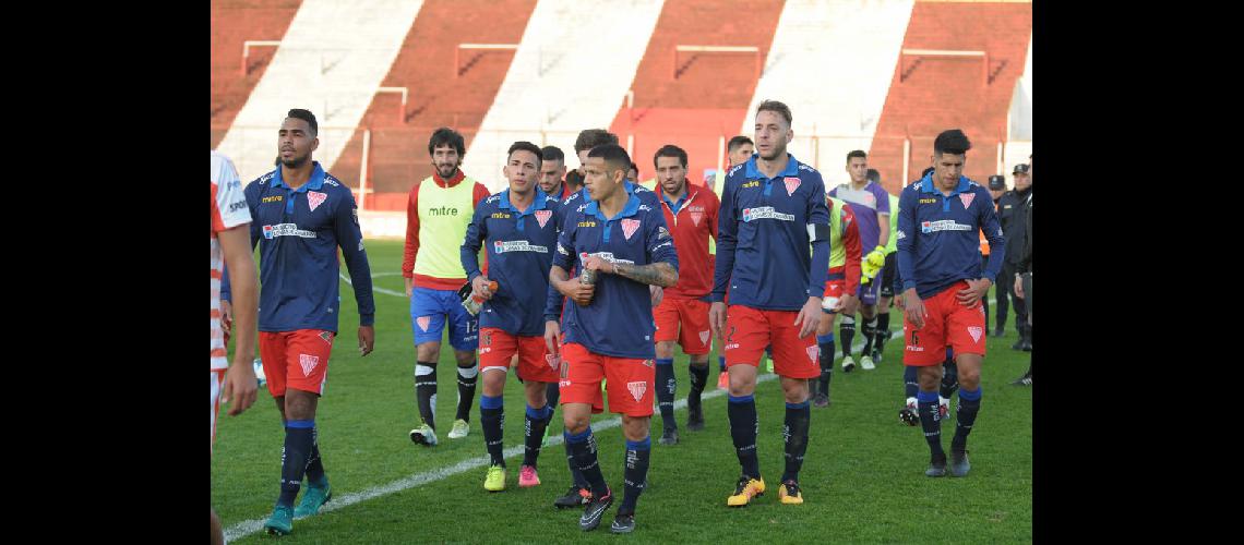 Quedaron pocos apuesta a los pibes y futuros refuerzos