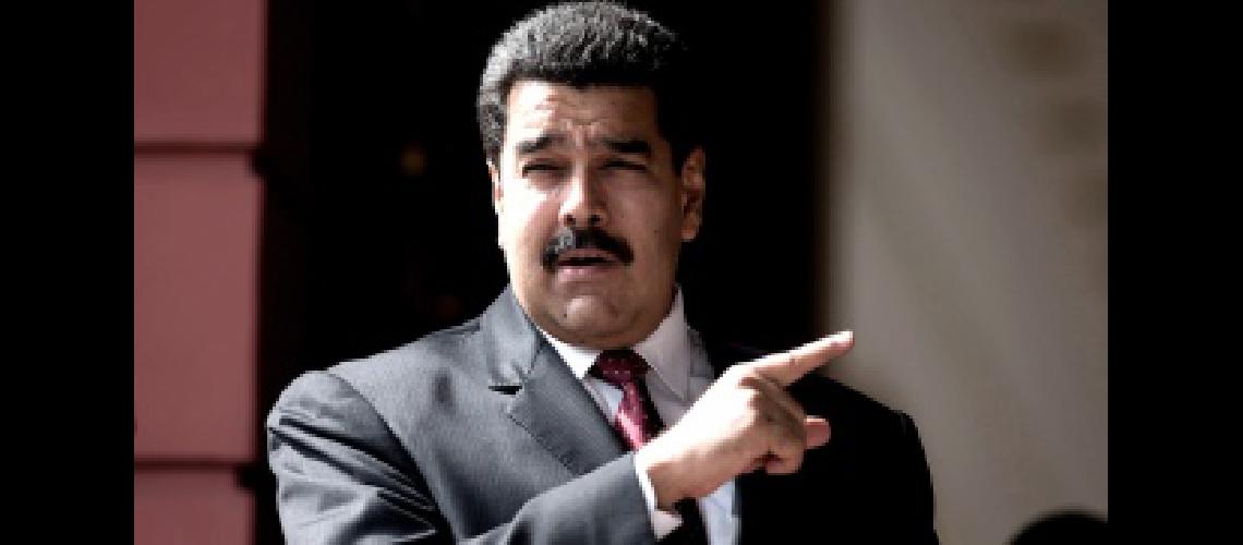 Maduro ratificado en su cargo anuncia medidas draacutesticas con los manifestantes