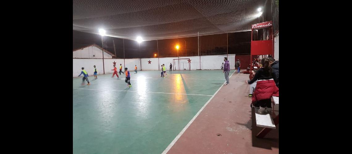 Colocaron nuevas luces LED en maacutes clubes de los barrios