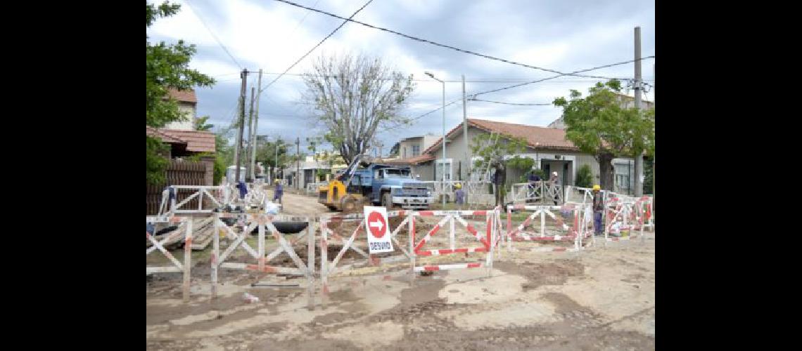 El Municipio de Lomas extiende la red de las cloacas a nuevos hogares
