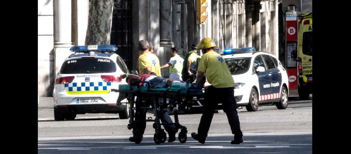 Un atentado reivindicado por el Estado Islaacutemico dejoacute 13 muertos y sembroacute el terror en La Rambla de Barcelona