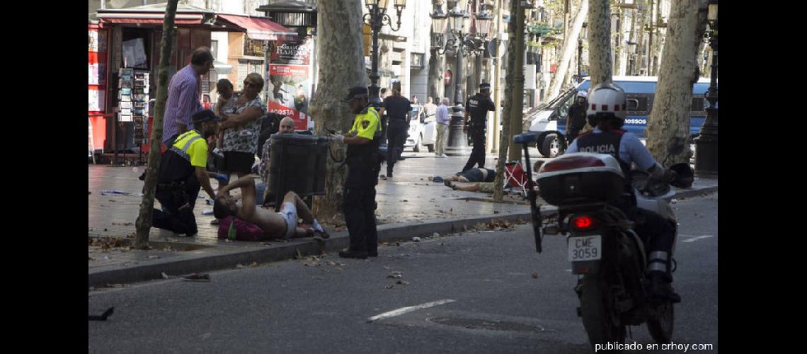 En Barcelona un atentado dejoacute 13 muertos y 100 heridos