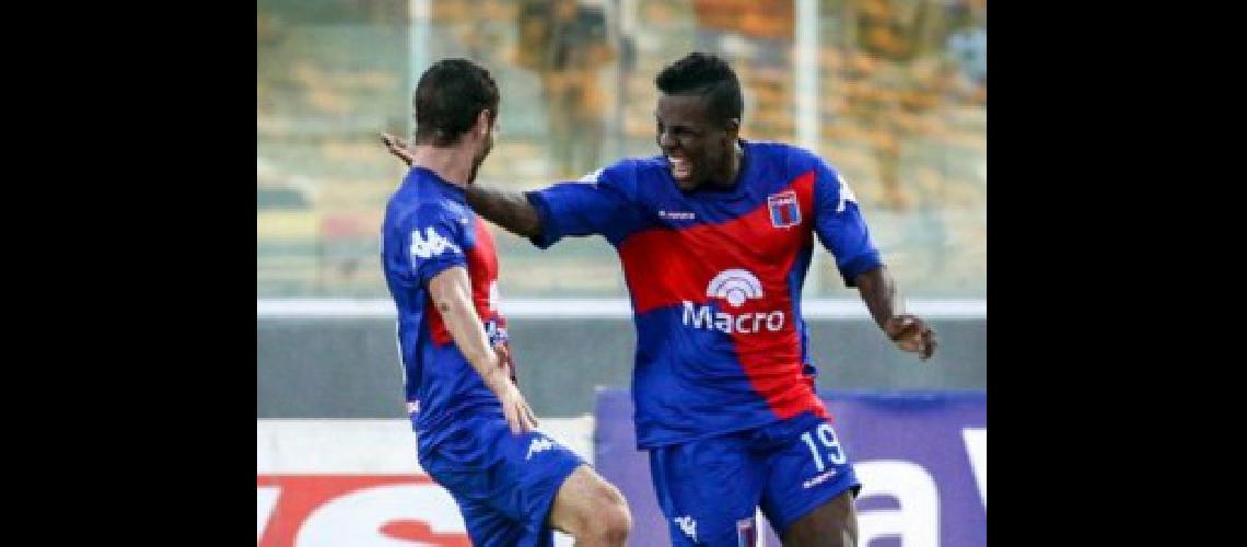 Veacutelez y Tigre con plantel renovado abren la Superliga