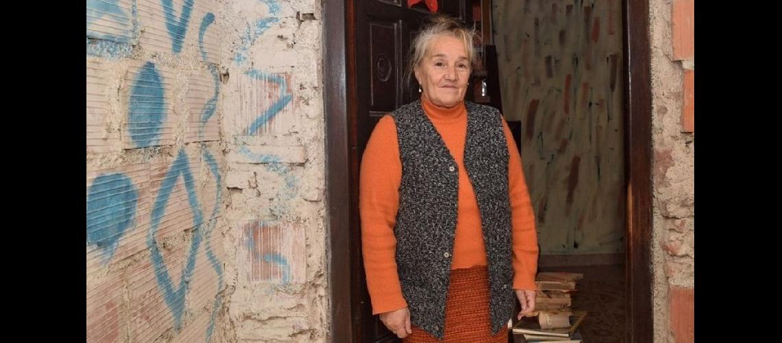 Condenaron a una mujer por atacar con un hacha a su pareja