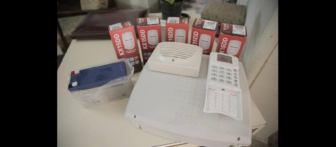 El Municipio de Lomas protege maacutes escuelas con un sistema de alarmas