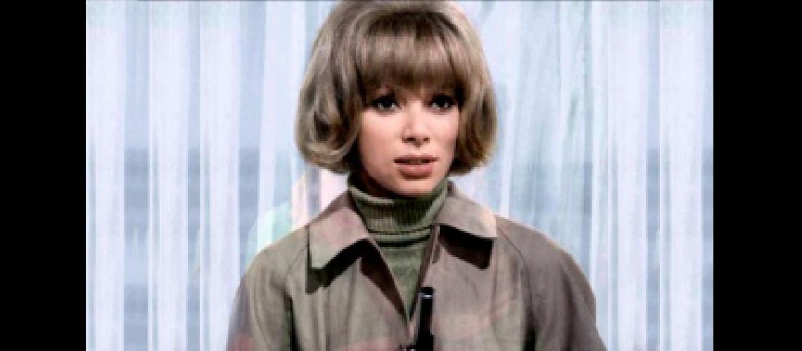 Fallecioacute la actriz francesa Mireille Darc