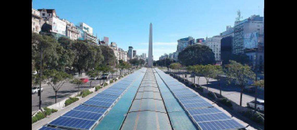 El Metrobus portentildeo incorpora maacutes de 300 paneles solares