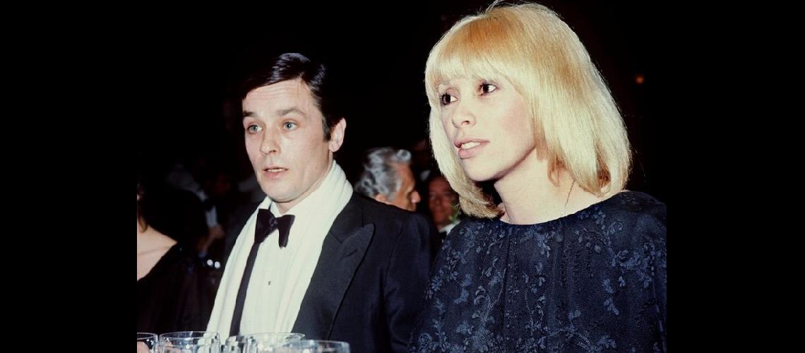 Murioacute Mireille Darc un iacutecono del cine franceacutes de los lsquo60 y lsquo70